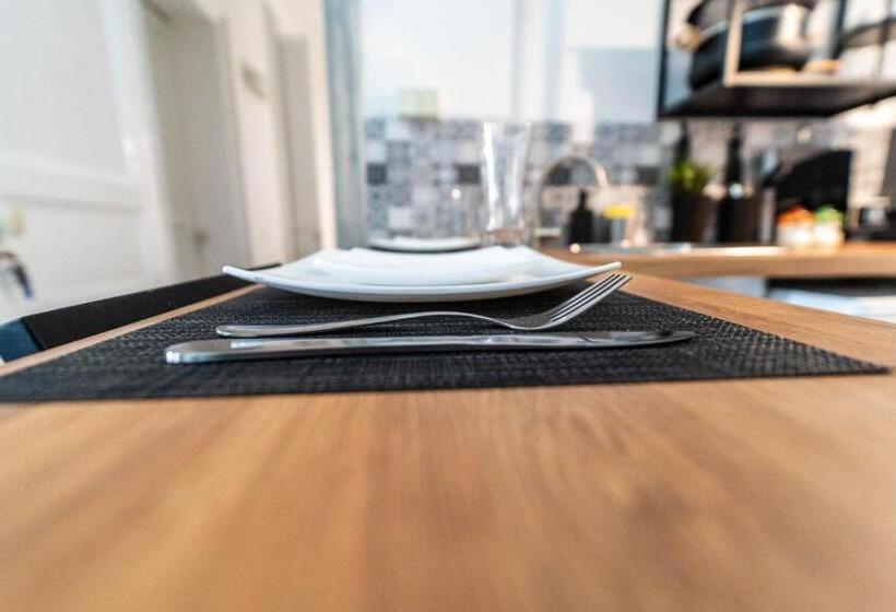 استودیوی لوکس, Molo Di Levante