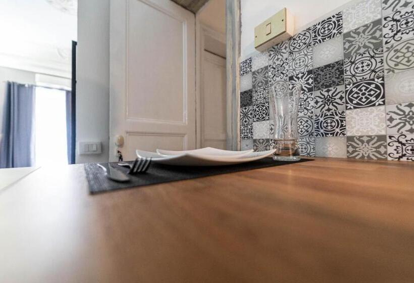 استودیوی لوکس, Molo Di Levante