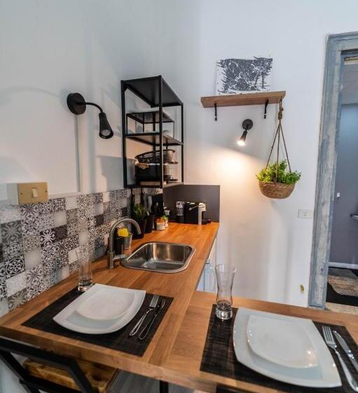 استودیوی لوکس, Molo Di Levante