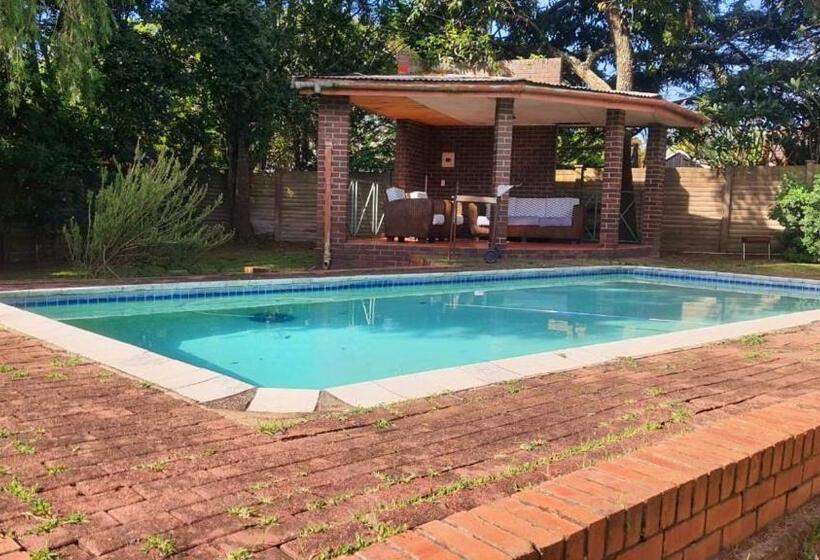 غرفة قياسية, Secret Guest House