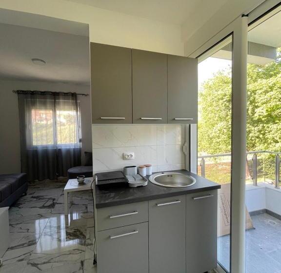 اتاق استاندارد سه نفره, Summer Dreams