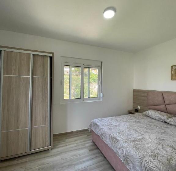 اتاق لوکس خانوادگی, Summer Dreams