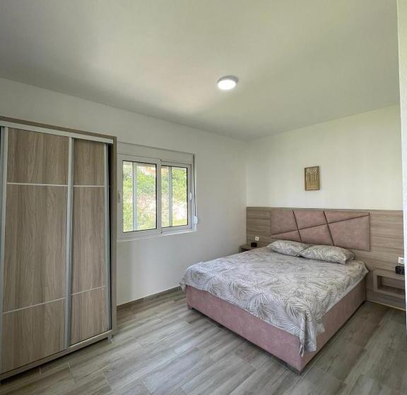 اتاق لوکس خانوادگی, Summer Dreams