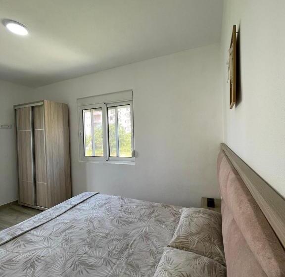 اتاق لوکس خانوادگی, Summer Dreams