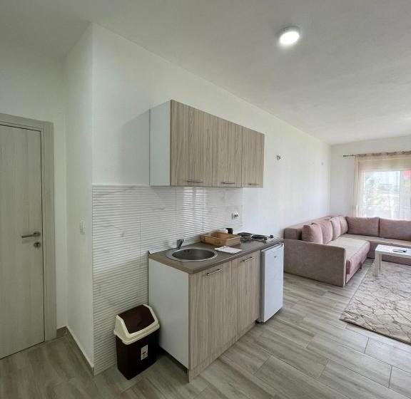 اتاق لوکس خانوادگی, Summer Dreams