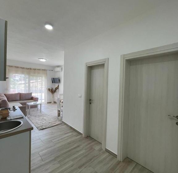 اتاق لوکس خانوادگی, Summer Dreams