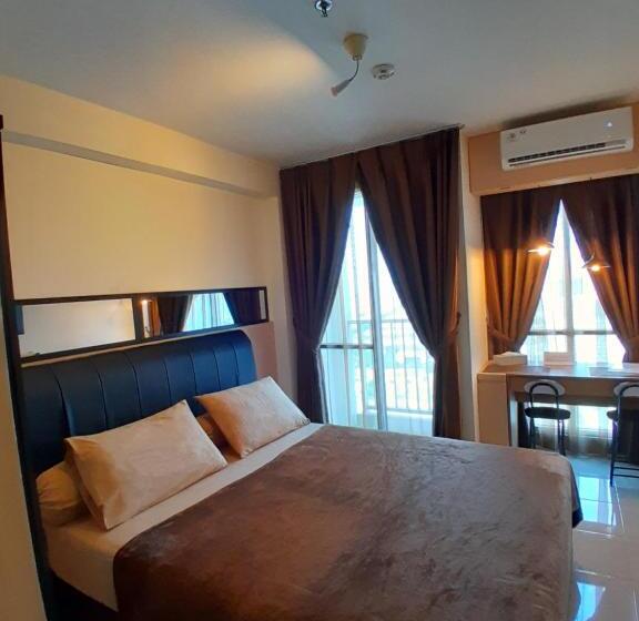 Standard Studio, Pleasant6tifolia