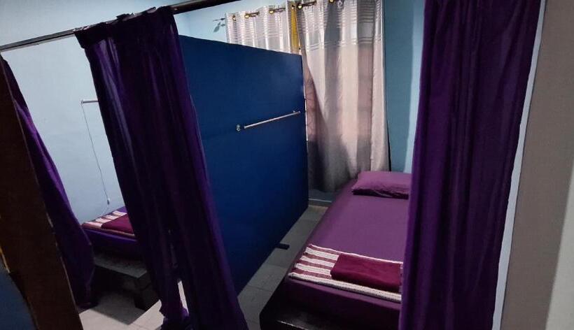 سرير فى غرفة مشتركه, Knight Residence