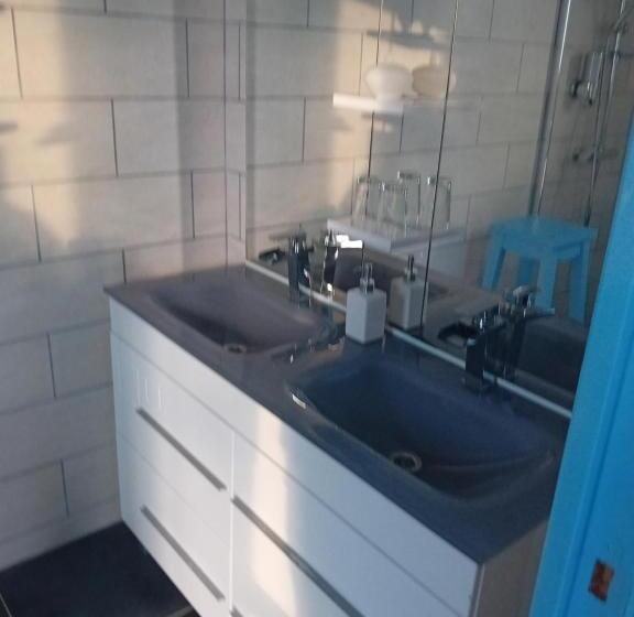 标准三人间, Bord De Mer