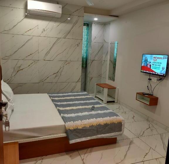 デラックスルーム, Janta Inn