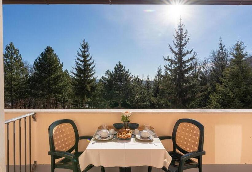 חדר סטנדרט לשלושה עם מרפסת, Rasinus