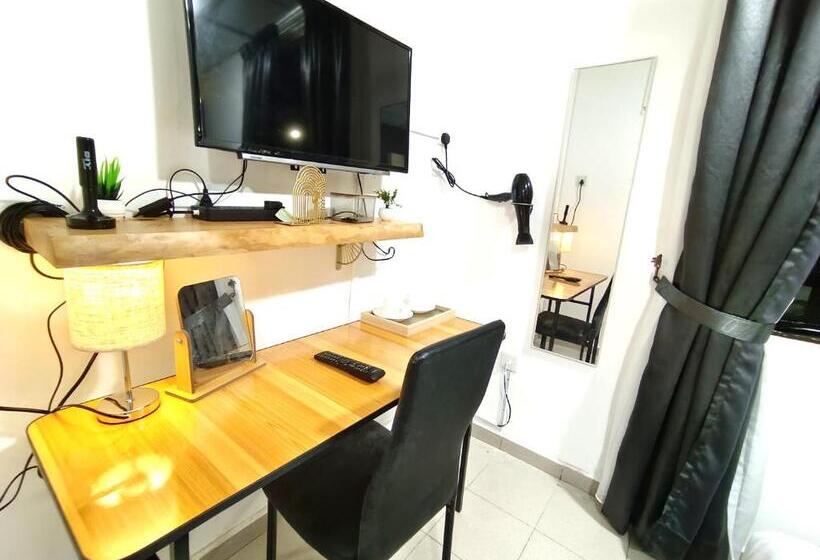 اتاق استاندارد با چشمانداز باغ, Salaam Suites