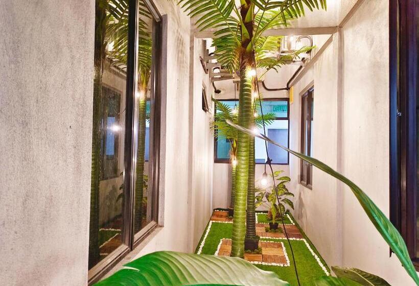 اتاق استاندارد با چشمانداز باغ, Salaam Suites