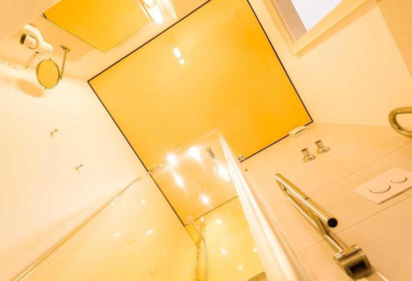 디럭스 룸, An Der Linah