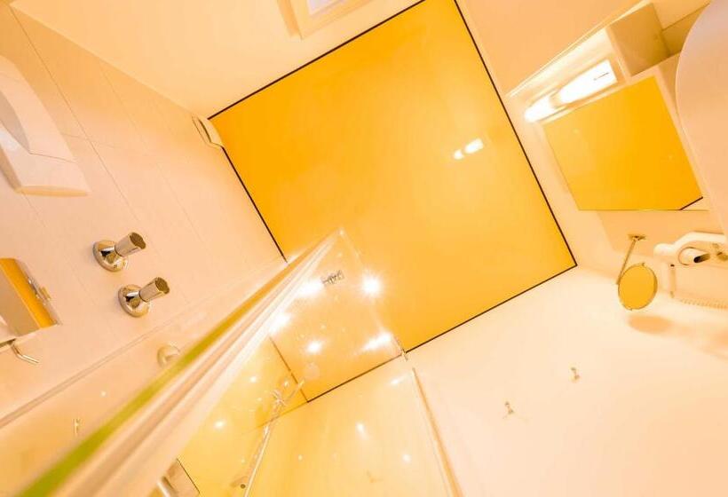 스탠다드 룸, An Der Linah