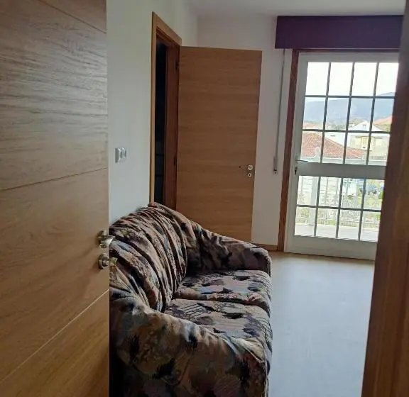 سوئیت با بالکن, Casa Do Avò