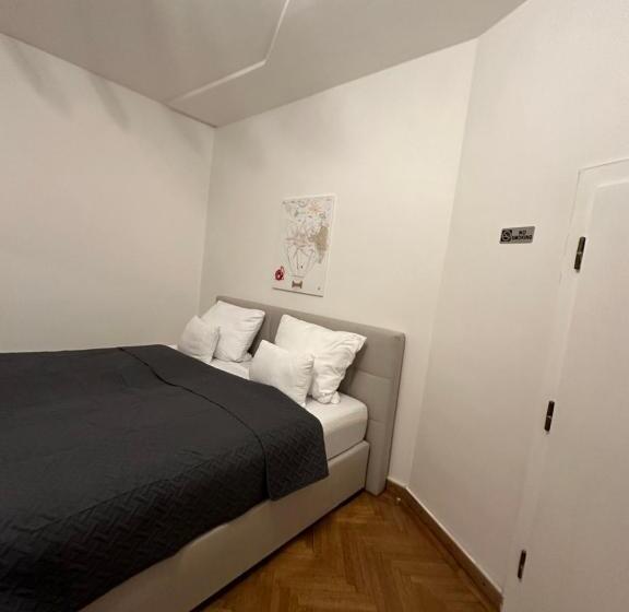 اتاق استاندارد با تخت بزرگ, Datri Petite Suite 1   3