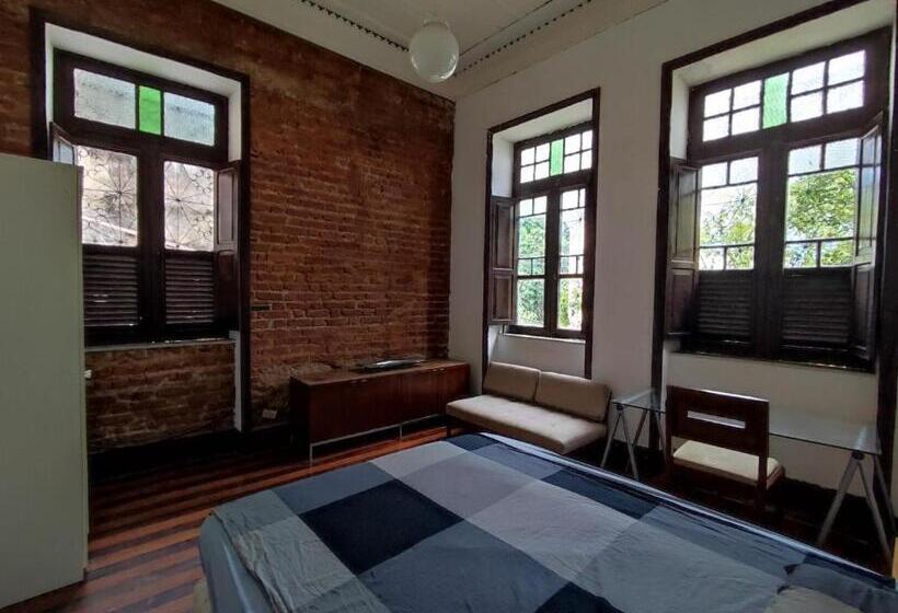 اتاق لوکس, Guattari House Santa Teresa