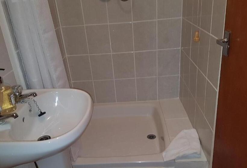 اتاق استاندارد با چشم‌انداز کوهستان, Agar House