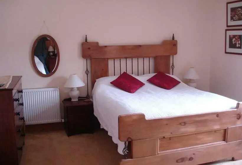 Standard Neljän Hengen Huone, Temple Farmhouse B&b