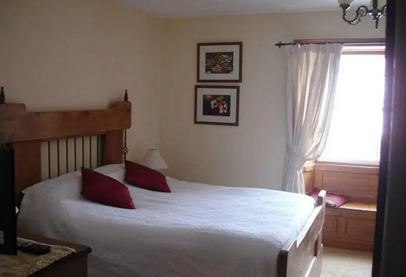 Standard Neljän Hengen Huone, Temple Farmhouse B&b