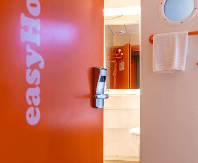 Номер Стандарт, Easyhotel Edinburgh