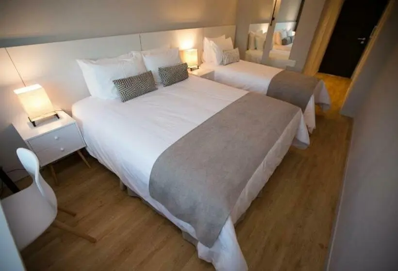 Deluxe Kolmen Hengen Huone, Gran Hotel Flores