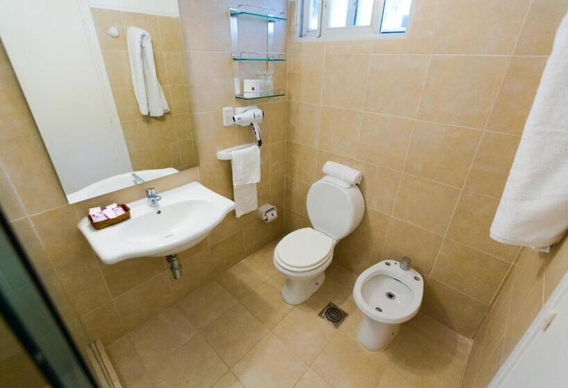 Четырехместный Номер Deluxe, Gran Hotel Flores