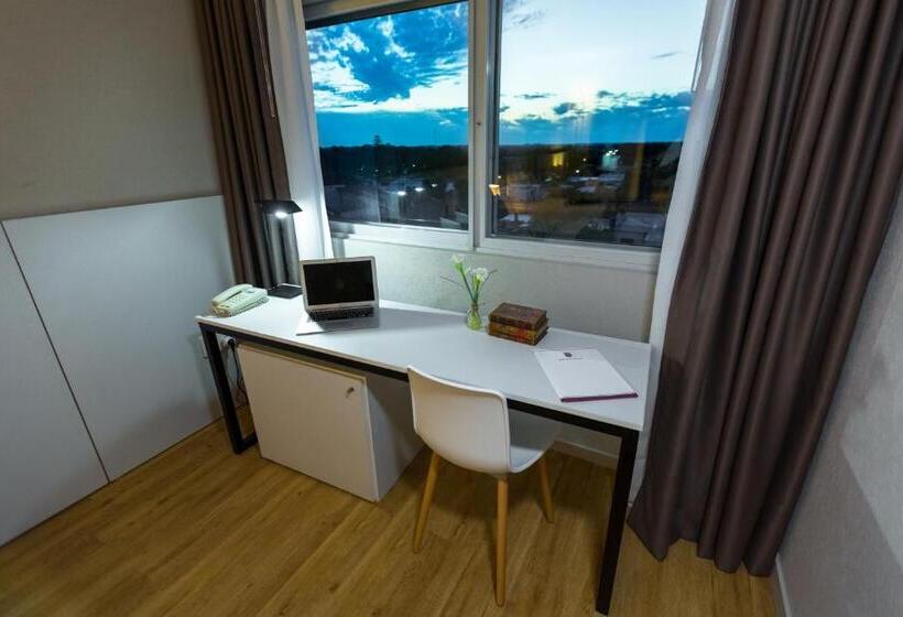 Четырехместный Номер Deluxe, Gran Hotel Flores