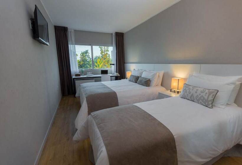 Четырехместный Номер Deluxe, Gran Hotel Flores