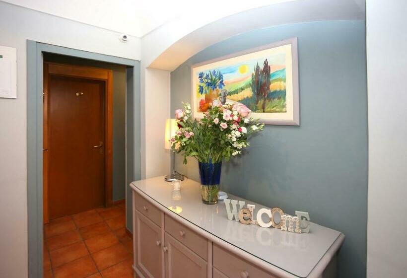 חדר אקונומי לשלושה, Albergo Del Pino