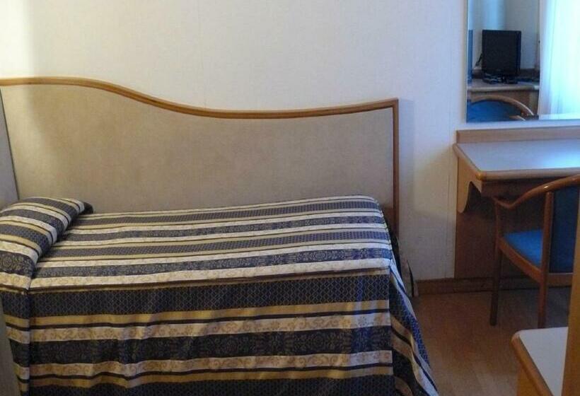 غرفة كلاسيكية فردية, Albergo Milano