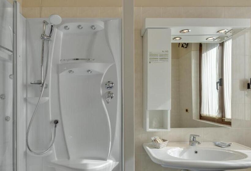 غرفة قياسية ثلاثية, Albergo Milano