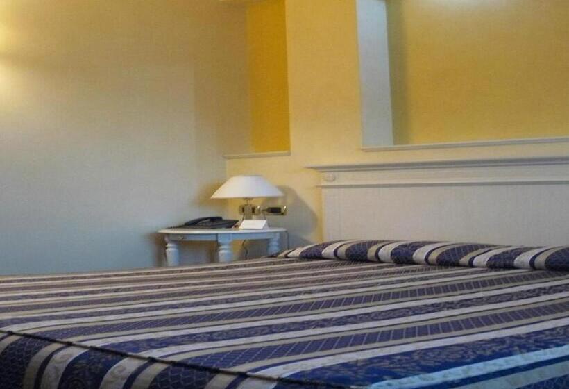 غرفة قياسية ثلاثية, Albergo Milano