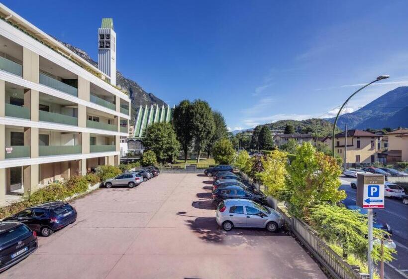 Полулюкс, Albergo Milano