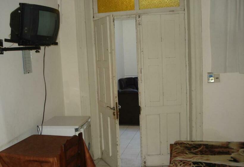 اتاق استاندارد سه نفره, Danaly