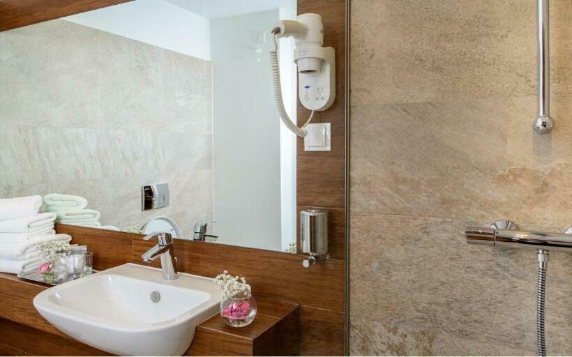 اتاق راحتی, Festival