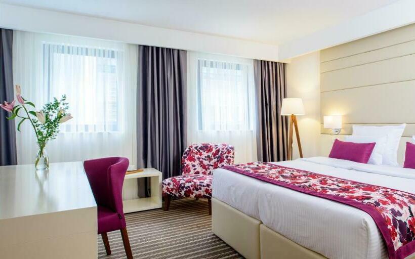 اتاق استاندارد سه نفره, Festival