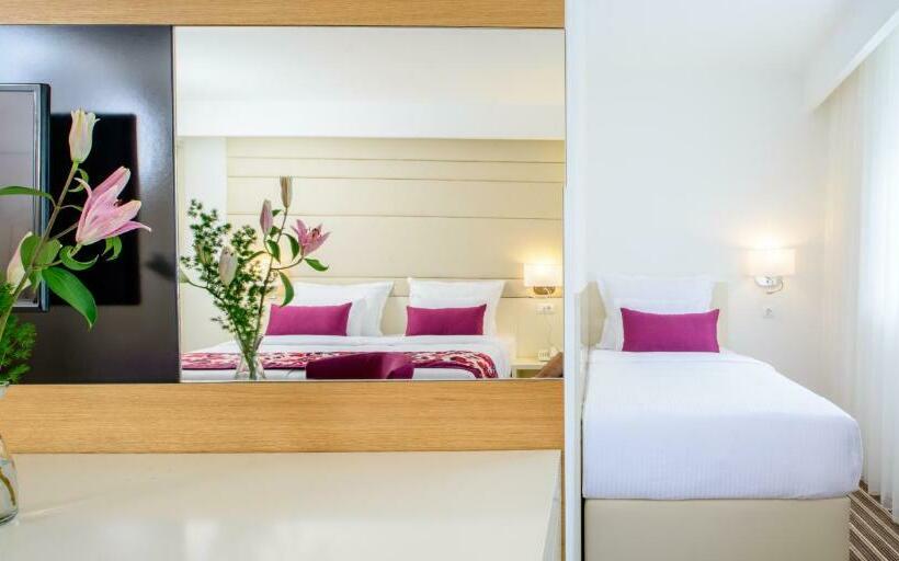 اتاق استاندارد سه نفره, Festival