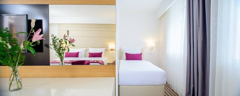 اتاق استاندارد سه نفره, Festival