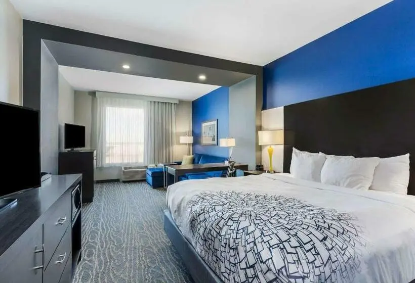 キングサイズベッドのエクゼクティブルーム, La Quinta By Wyndham Odessa North   Sienna Tower