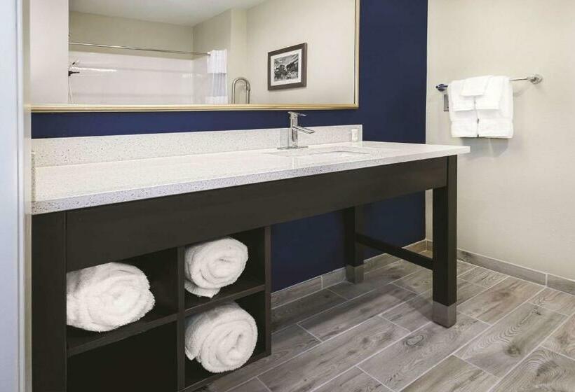 이그제큐티브 룸 킹사이즈 침대, La Quinta By Wyndham Odessa North   Sienna Tower