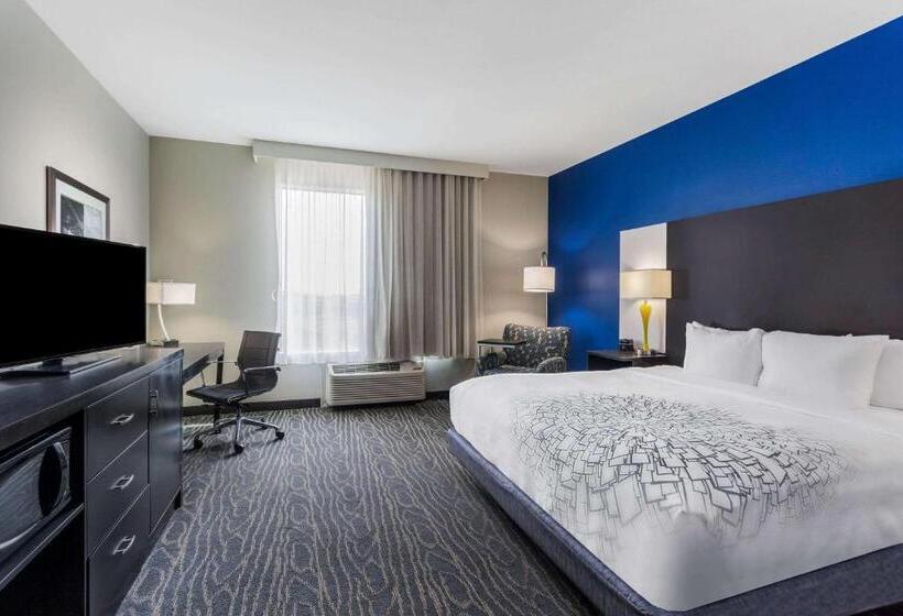 适合残疾人士使用的带超级大床的标准间, La Quinta By Wyndham Odessa North Sienna Tower