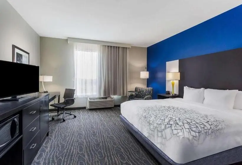 身障者適用キングサイズベッドルーム, La Quinta By Wyndham Odessa North   Sienna Tower