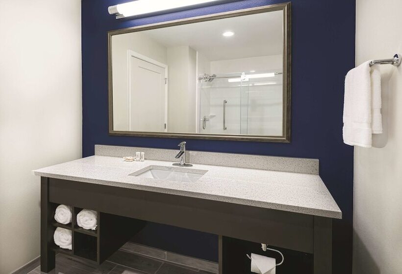 适用于残疾人士的豪华房间, La Quinta By Wyndham Odessa North Sienna Tower