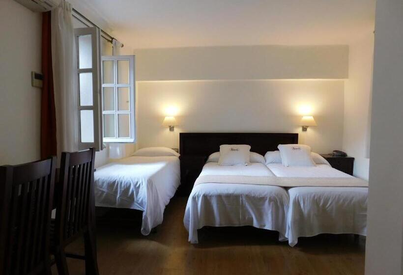 غرفة قياسية ثلاثية, Palacete