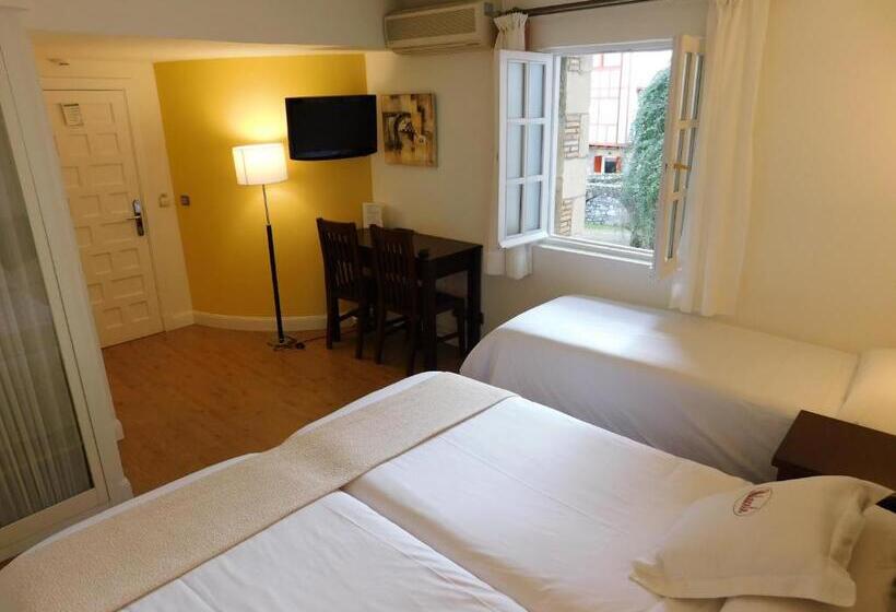 غرفة قياسية ثلاثية, Palacete