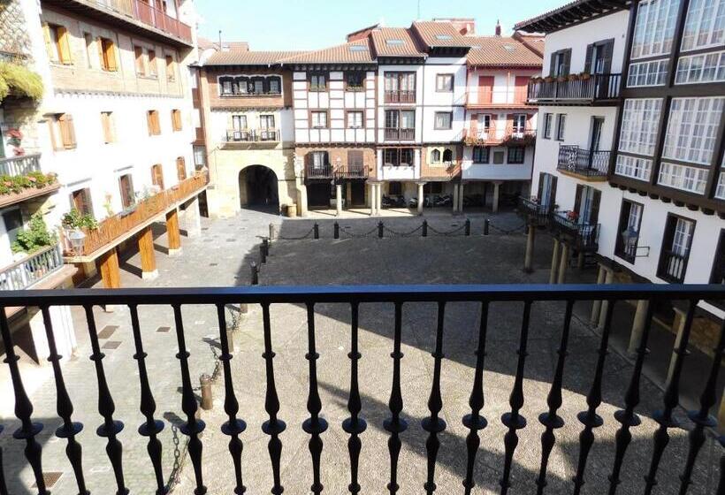 غرفة قياسية ذات إطلالة, Palacete