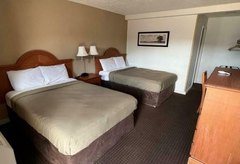 2ダブルベッドのスタンダードルーム, Rodeway Inn Terre Haute