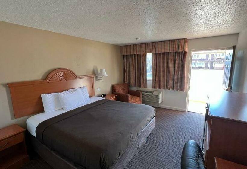 キングサイズベッドのスタンダードルーム, Rodeway Inn Terre Haute